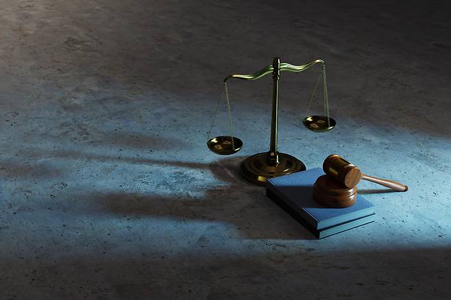 과거를 속이고 살아온 아내의 '남편'이 상간소송을 걸어왔다는 사연이 전해졌다. 클립아트 코리아