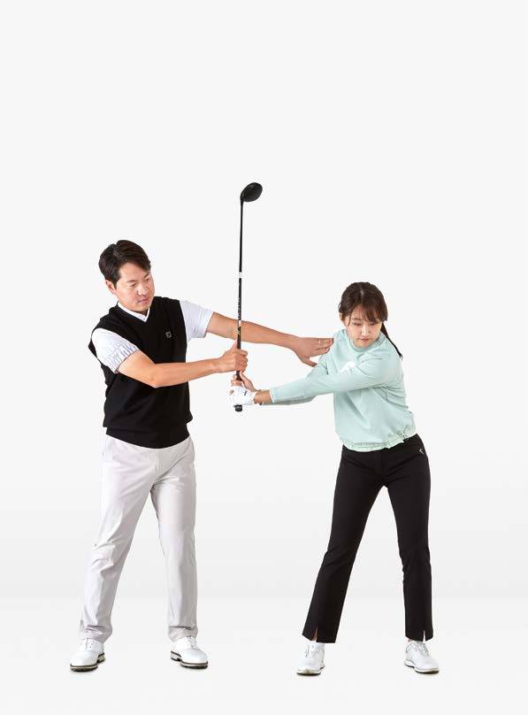 과도하게 몸 뒤쪽으로 클럽을 눕히는 동작은 화를 부를 수 있다. 클럽을 곧바로 내려야 한다.