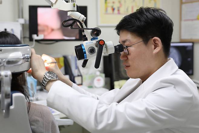 일산백병원 이비인후과 이승재 교수 진료장면