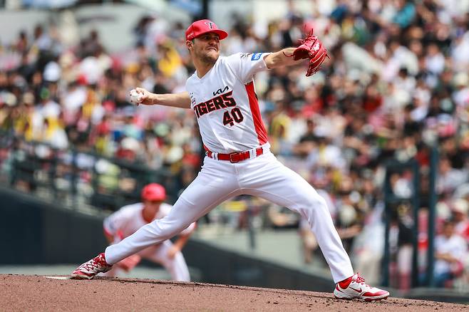 KIA 제임스 네일이 27일 광주 LG전에 선발 등판해 역투하고 있다. KIA 타이거즈 제공