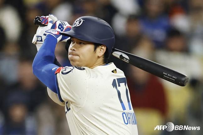 LA 다저스 오타니 쇼헤이가 27일 피츠버그전에서 안타를 날리고 있다. /AFPBBNews=뉴스1