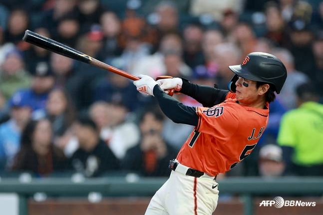 타격하는 이정후의 모습. /AFPBBNews=뉴스1