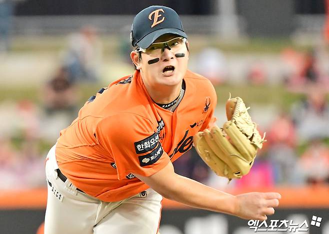26일 오후 대전 한화생명 볼파크에서 열린 '2025 신한 SOL Bank KBO리그' KT 위즈와 한화 이글스의 경기, 9회초 한화 김서현이 공을 힘차게 던지고 있다. 대전, 김한준 기자