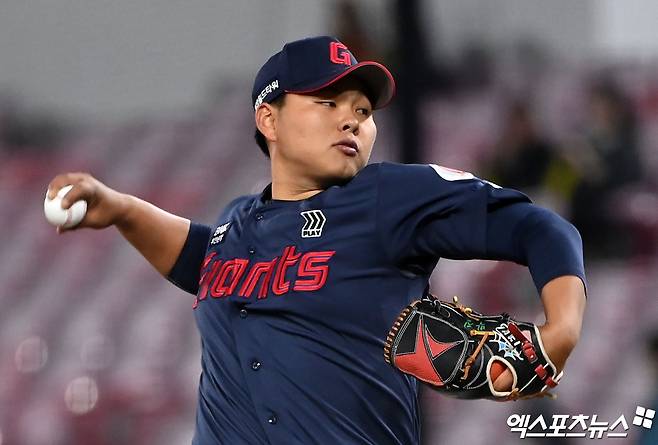 롯데 투수 박진은 27일 잠실구장에서 열릴 '2025 신한 SOL Bank KBO 리그' 두산과 주말 3연전 마지막 경기에서 선발 등판할 예정이다. 김진욱이 부진으로 빠진 선발 한자리를 채워줘야 한다. 엑스포츠뉴스 DB