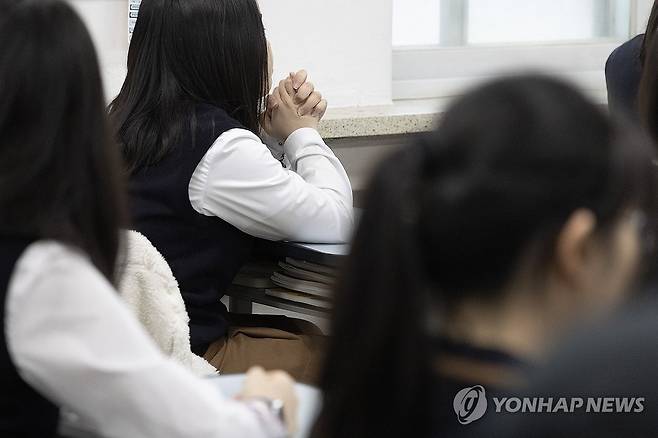 시험 준비하는 서울 한 고등학교 학생들. 기사 내용과 직접적인 관련 없음.  [연합뉴스 자료사진]