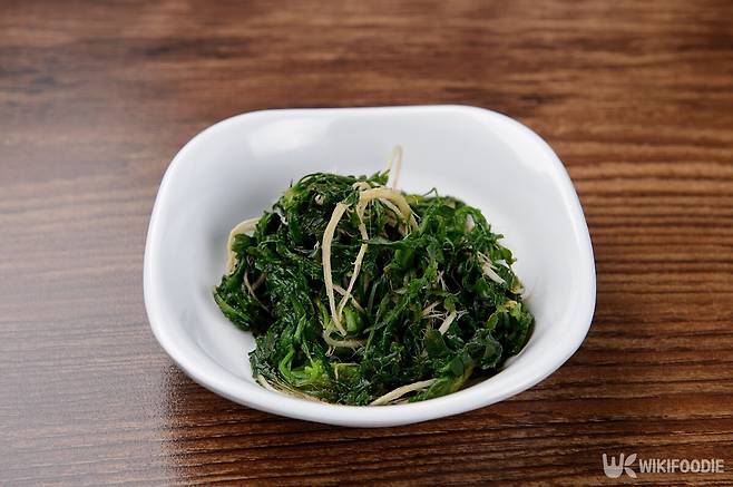 봄철 별미라는 귀한 나물 '궁궁이'…이렇게 드셔보세요 | 위키푸디 WIKIFOODIE