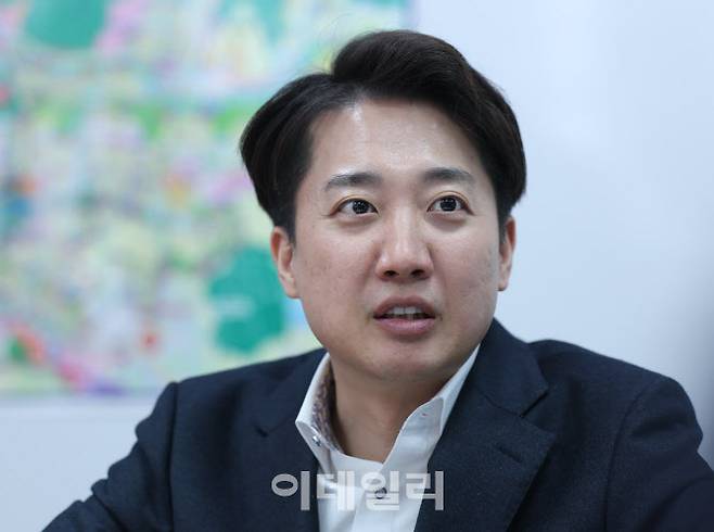 [이데일리 노진환 기자] 이준석 개혁신당 대선 후보가 24일 서울 여의도 국회 의원회관에서 이데일리와 인터뷰를 하고 있다.
