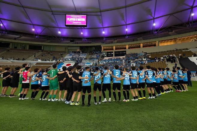 가와사키 프론탈레 선수들이 4강 진출 후 기쁨을 나누고 있다. 사진=가와사키 프론탈레 SNS