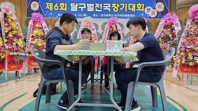 일반부 결승전 김용환(왼쪽)과 강민승의 대국 모습.(사진 대한장기협회 제공)