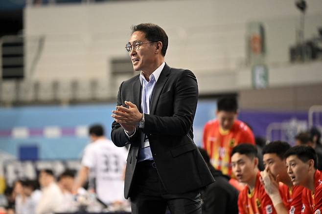 남자 핸드볼대표팀을 이끌게 된 조영신 감독 (대한핸드볼협회 제공)