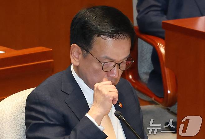 최상목 경제부총리 겸 기획재정부 장관이 28일 오전 서울 여의도 국회에서 열린 제424회 국회(임시회) 예산결산특별위원회 전체회의에 출석해 있다. 2025.4.28/뉴스1 ⓒ News1 이광호 기자