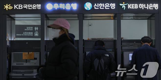 서울 시내에 설치된 시중은행 ATM 기기 모습. 2025.2.3/뉴스1 ⓒ News1 허경 기자