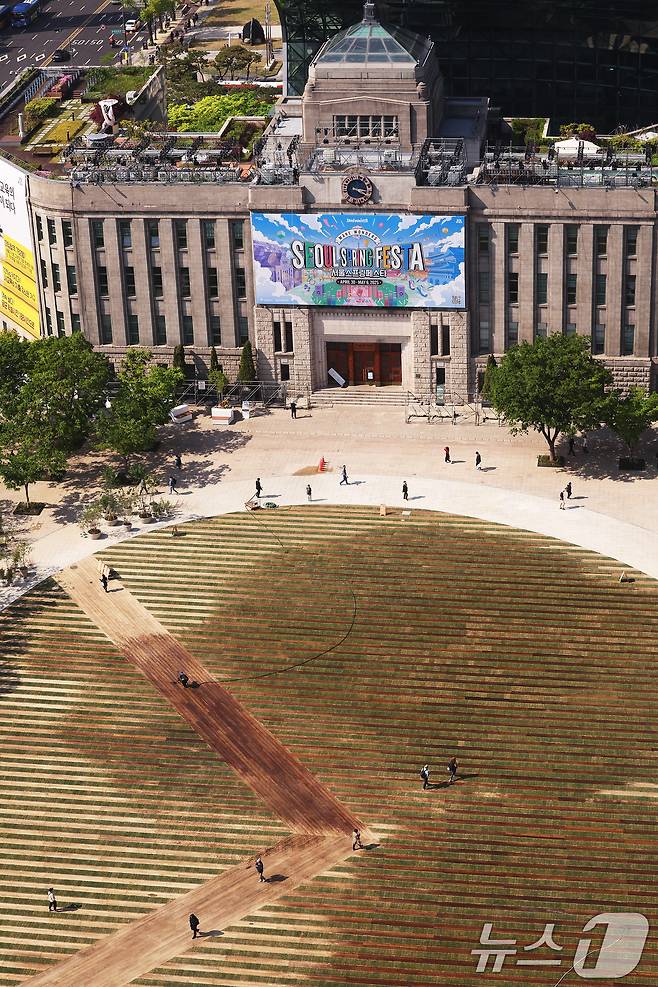 28일 시민들에게 공개된 서울 중구 서울광장의 모습. 2025.4.28/뉴스1 ⓒ News1 장수영 기자