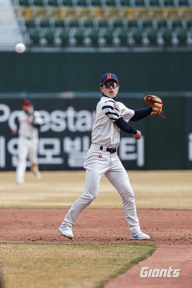 전민재가 23일 서울 잠실구장에서 열린 2025 KBO리그 LG전서 2안타를 기록했다. 사진  롯데 자이언츠