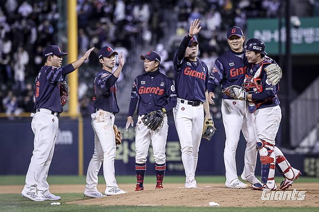 롯데 선수들. 사진 | 롯데 자이언츠