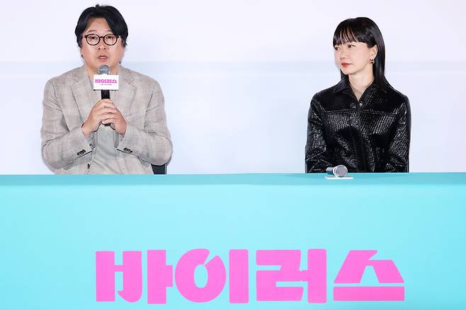 김윤석·배두나. 사진 | 연합뉴스
