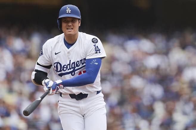 LA 다저스 오타니 쇼헤이가 28일(한국시각) 다저스타디움에서 열린 피츠버그 파이어리츠전에서 4회 삼진을 물러나고 있다. AP연합뉴스