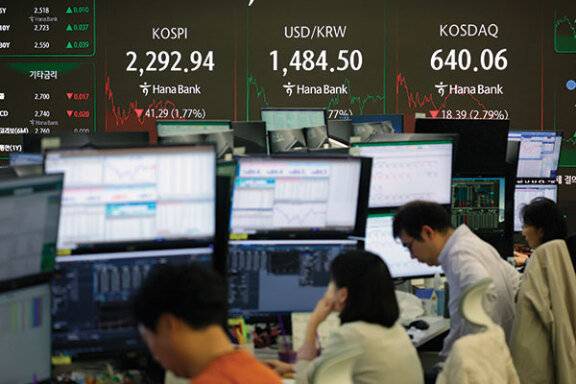 미국의 상호관세가 발효된 4월 9일 코스피 지수가 장중 2300선 아래로 급락했다.&nbsp;