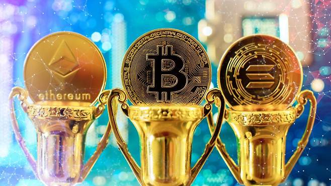왼쪽부터 솔라나, 비트코인, 이더리움을 주화로 형상화한 이미지. /크립토데일리