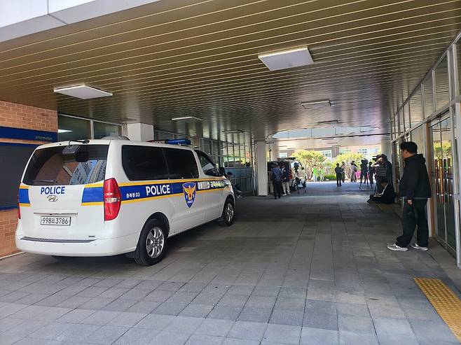 28일 오전 흉기 사고가 발생한 청주 흥덕구 오송읍 한 고등학교 교내. 임은수 기자&nbsp;