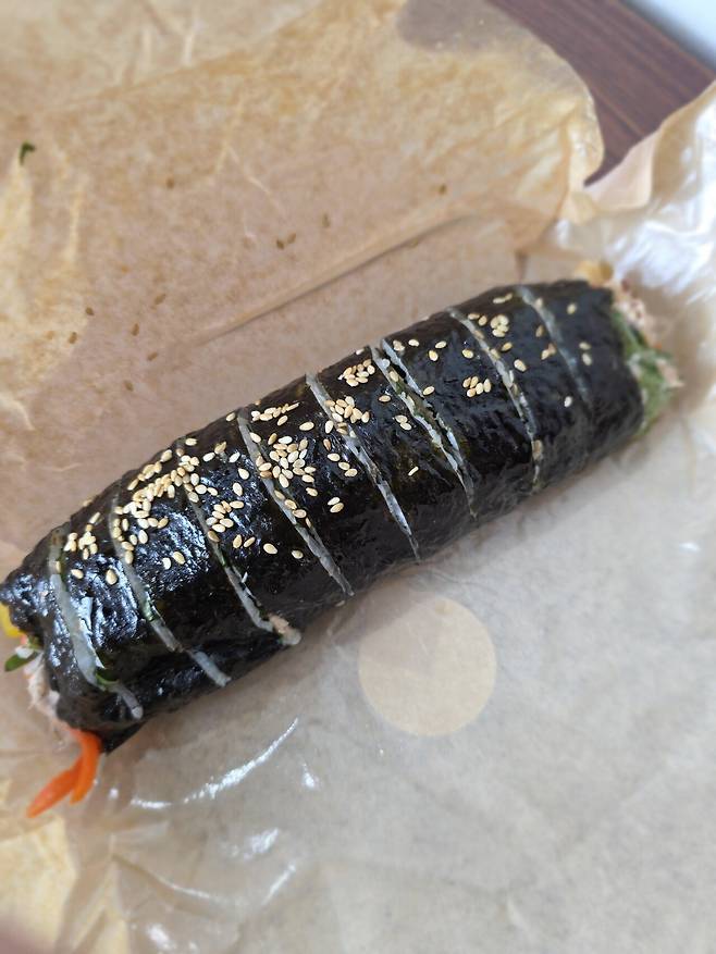 가게 나가면서 김밥 테이큰다운 했슴돠