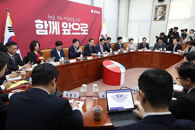 권영세 국민의힘 비상대책위원장이 28일 오전 서울 여의도 국회에서 열린 비상대책위원회의에서 발언하고 있다. 뉴시스