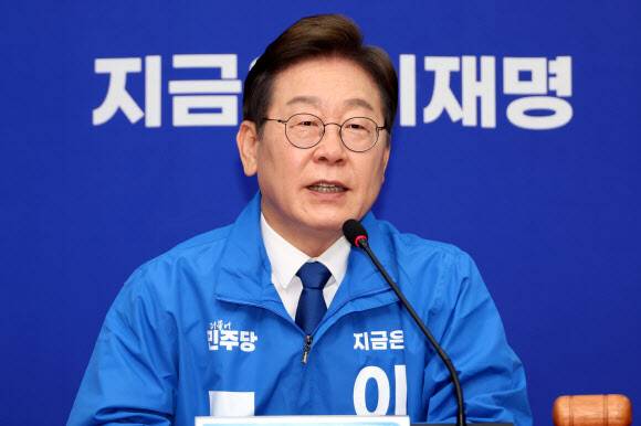 더불어민주당 이재명 대선 후보가 28일 서울 여의도 국회에서 열린 최고위원회의에서 발언하고 있다. 연합뉴스