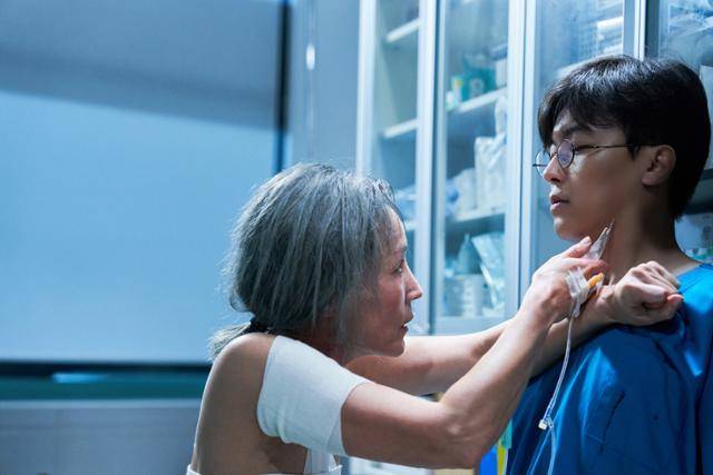 이혜영이 연기한 조각은 신체적으로는 늙었으나 킬러 본능은 살아있는 인물이다. NEW 제공