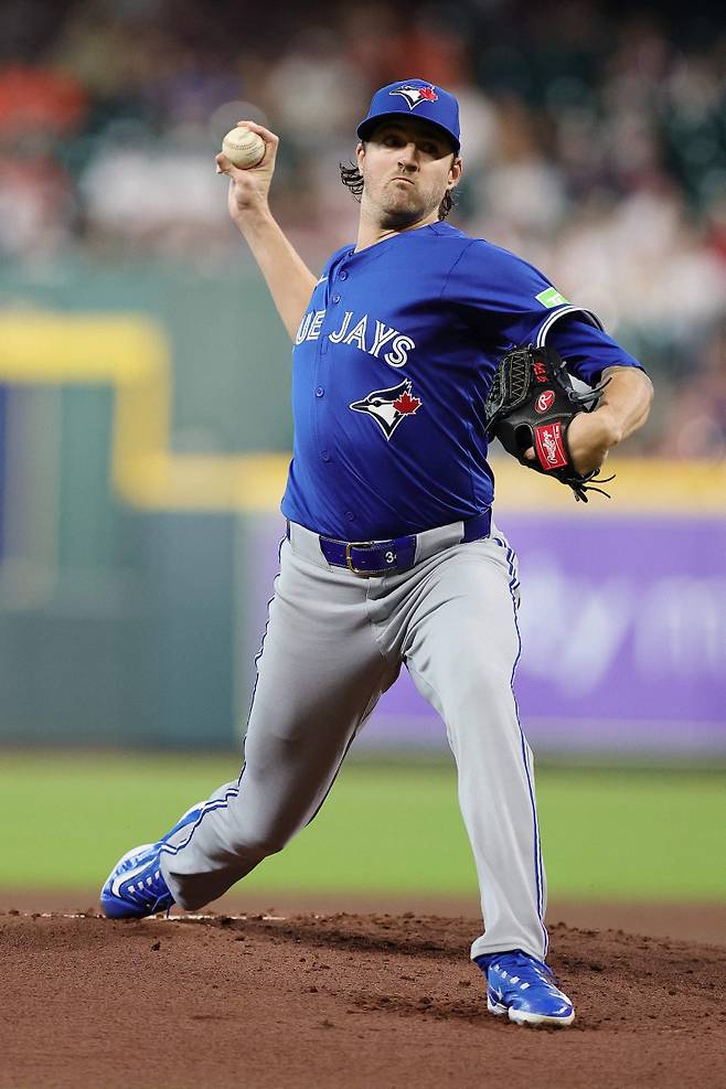 <yonhap photo-2351="">토론토를 대표하는 에이스인 게빈 가우스먼의 투구 모습. [AFP=연합뉴스]</yonhap>