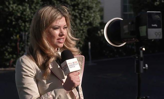 MAGA미디어 기자로 백악관에 입성한 나탈리 윈터스 기자