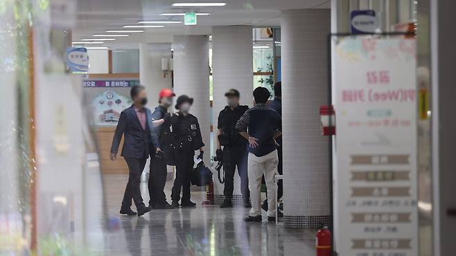 흉기 난동에 폐쇄된 청주의 한 고등학교