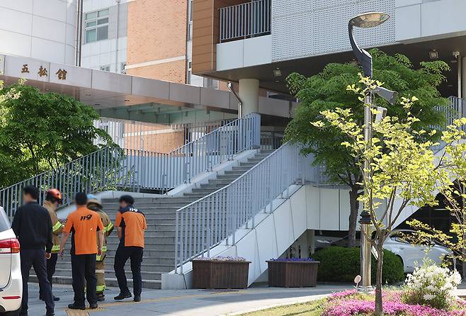 흉기 난동에 폐쇄된 청주의 한 고등학교