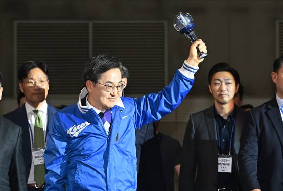 김동연 더불어민주당 대선 경선 후보가 27일 오후 경기 고양시 킨텍스에서 열린 더불어민주당 제21대 대통령선거 후보자 선출을 위한 수도권 ㆍ강원 ㆍ제주 합동연설회에 참석하고 있다. 임현동 기자