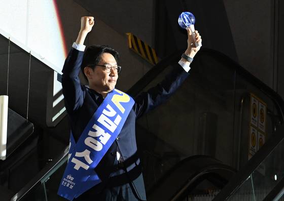 김경수 더불어민주당 대선 경선 후보가 27일 오후 경기 고양시 킨텍스에서 열린 더불어민주당 제21대 대통령선거 후보자 선출을 위한 수도권 ㆍ강원 ㆍ제주 합동연설회에 참석하고 있다. 임현동 기자