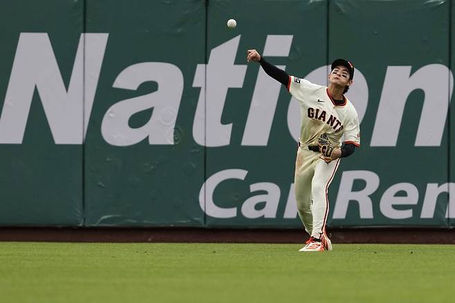 보살을 기록하는 샌프란시스코 자이언츠 이정후. 연합뉴스