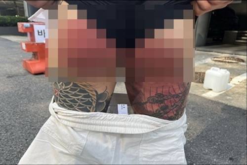 엉덩이 폭행당한 인천 폭력조직원. 인천지검 제공