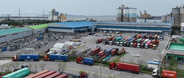 28일 오전 인천항만공사가 한중물류에 임대한 인천 중구 신흥동3가 76 일대 아암물류1단지 부지 전경. 조병석기자