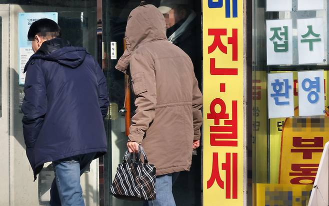 서울의 한 공인중개사사무소 앞. 매경DB