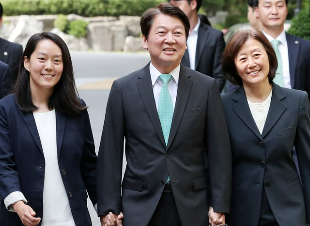 안철수 국민의힘 의원과 부인 김미경(오른쪽) 교수, 딸 설희 씨. 연합뉴스