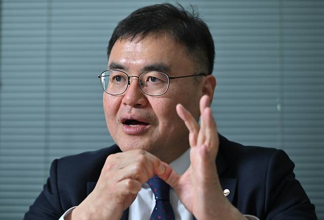 비상계엄 대응을 위해 실시한 환매조건부채권(RP) 매입이 문제없이 회수돼 물가 상방 압력으로 작용하지 않았다는 분석이 한은에서 나왔다. 최용훈 한국은행 금융시장국장이 23일 서울 중구 한국은행에서 헤럴드경제와 인터뷰를 하고 있다.  임세준 기자