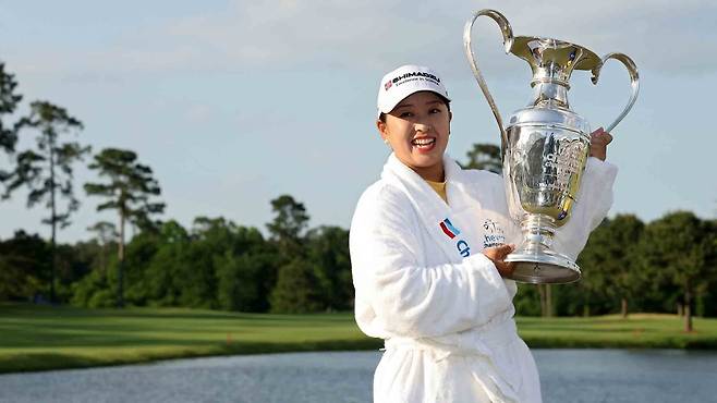 연장전 승리로 생애 첫 메이저 우승에 성공한 사이고 마오. [사진=LPGA]