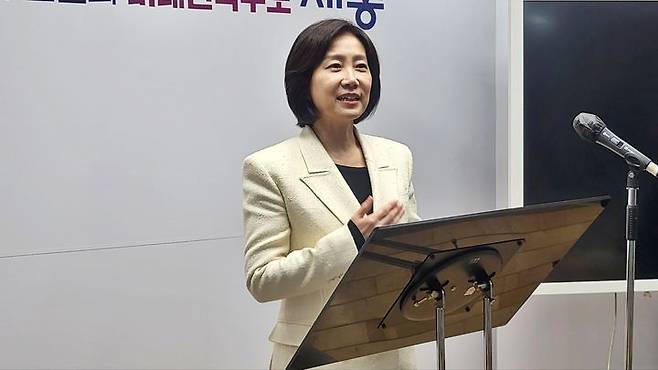 [세종=뉴시스] 송승화 기자 =  세종시 보람동 세종시청에서 무소속 허은아 대통령 선거 예비후보가 기자 질문에 답하고 있다. .2025.04.25.ssong1007@newsis.com. *재판매 및 DB 금지