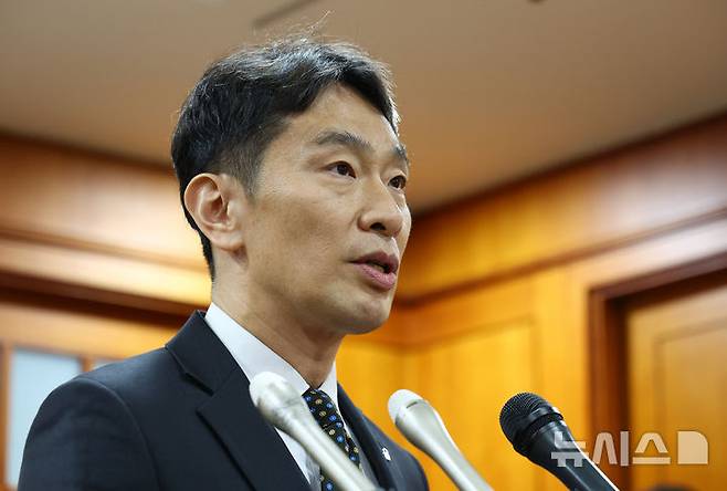 [서울=뉴시스] 황준선 기자 = 이복현 금융감독원장. 2025.04.10. hwang@newsis.com (사진=뉴시스DB)