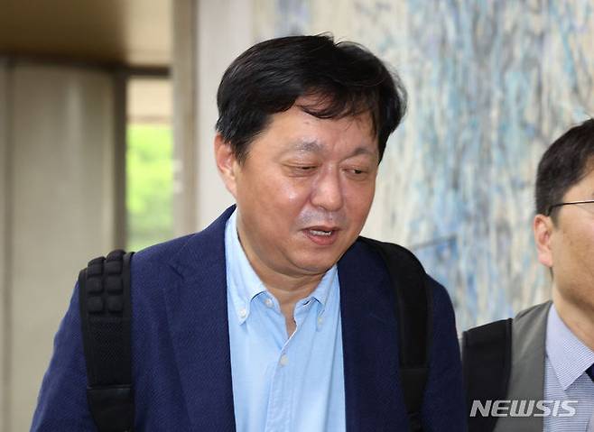 [서울=뉴시스] 정진상 전 더불어민주당 대표실 정무조정실장이 지난해 5월 21일 오전 서울 서초구 서울중앙지방법원에서 열린 대장동 배임 및 성남FC 뇌물수수 의혹 관련 공판에 출석하고 있다. (사진=뉴시스DB). 2025.04.28 photo@newsis.com