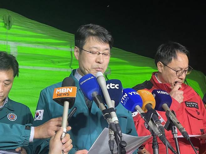 [대구=뉴시스] 정재익 기자 = 김정기 대구시장 권한대행(행정부시장)이 28일 대구 북구 조야초등학교에서 열린 언론 브리핑에서 발언하고 있다. 2025.04.28. jjikk@newsis.com *재판매 및 DB 금지