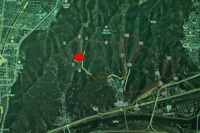 28일 오후 2시 2분 함지산 남서쪽에서 (빨간 점으로 표시한 부분) 산불이 시작한 것으로 추정된다. 산림청 제공