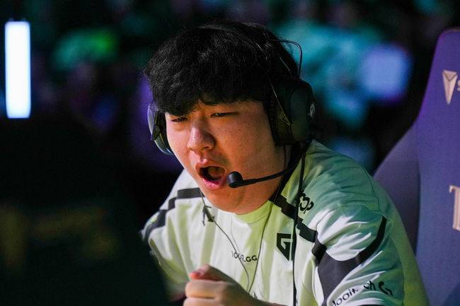 라이엇 게임즈 플리커.