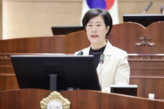 28일 천안시의회 제279회 임시회 제4차 본회의에서 시정질문하는 엄소영 의원.