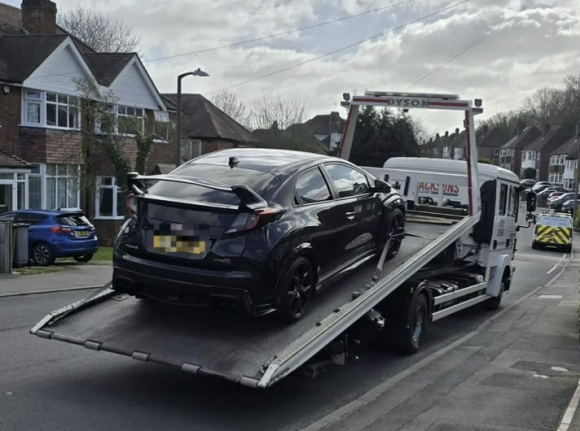 영국 남성 이완 발렌타인은 도난당한 자신의 차인 줄 모르고 한 자동차 판매점에서 자기 차를 다시 사는 일을 겪었다. 사진은 해당 차량. 이완 발렌타인 인스타그램 캡처