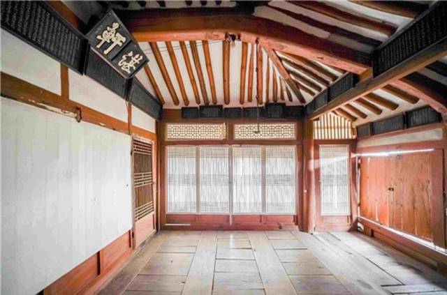 전남도 유형문화유산으로 지정된 순천 담락재와 현판. 사진 제공=전라남도